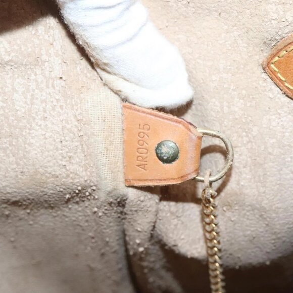 LOUIS VUITTON Monogram Bucket GM Shoulder Bag - Picture 9 of 15